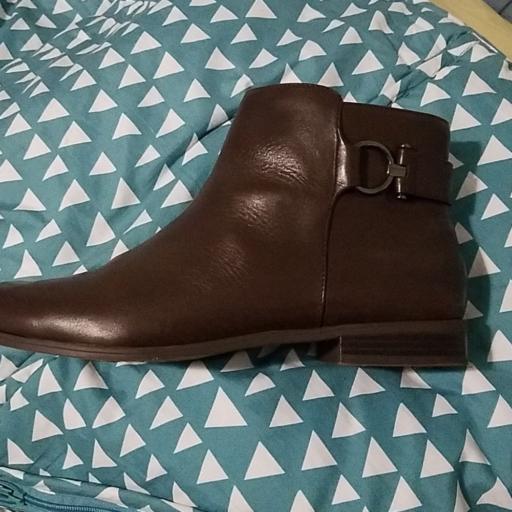 Brand new boots worn 2 times